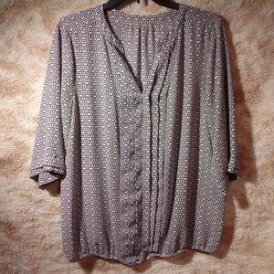 White with navy geometric print front pleated 3/4 sleeve elastic hem blouse XL